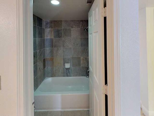 OAKSHADE COMMONS APARTMENTS 5 Bedroom Apartment for Rent at 2120 Cowell Blvd, Davis, CA 95618