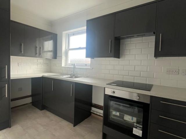 Oast Way, Rochford, Essex SS4, 2 bed flat to rent, £1,300 pcm | PrimeLocation