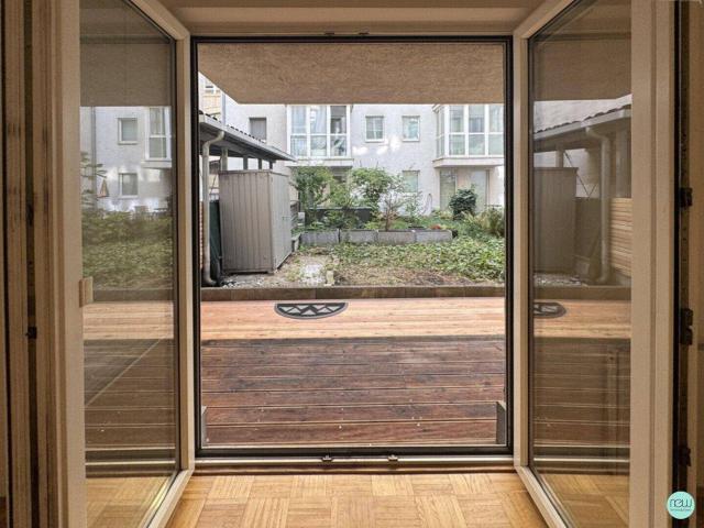 Oase Mitten im 7. Bezirk / 2 Zimmer + Terrasse + Garten + Garage