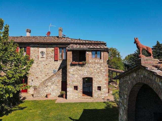 Oasi di pace e benessere termale: splendido casale in pietra. 427m² Civitella Paganico