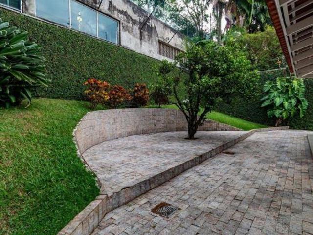 OÁSIS URBANO à venda CASA TÉRREA EXCLUSIVA COM JARDIM PRIVATIVO E MEZANINO NA AV. DAS MAGNOLIAS