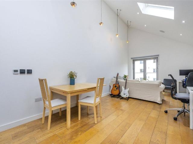 Oasis Court, 37 Mile End Road E1, 2 bed flat to rent, £3,000 pcm | PrimeLocation