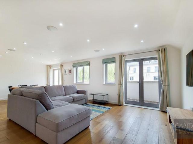 Oasis Court, Mile End Road, London 3 bed apartment to rent £3,999 pcm £923 pw