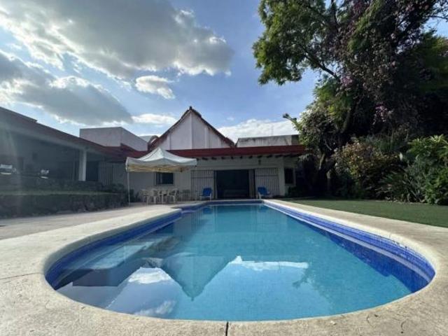 Oasis Histórico en el Corazón de Cuernavaca | Alberca, Jardín y Amplitud