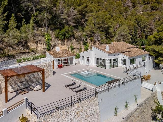 Oasis mediterráneo en estilo ibicenco, presentado por su inm. 271m² Benissa