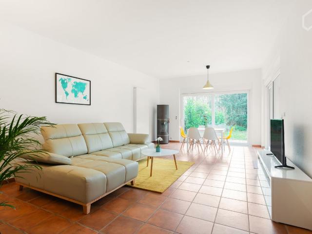 Oasis of tranquility Bungalow in Neuss/Düsseldorf, Neuss Amsterdam Apartments for Rent