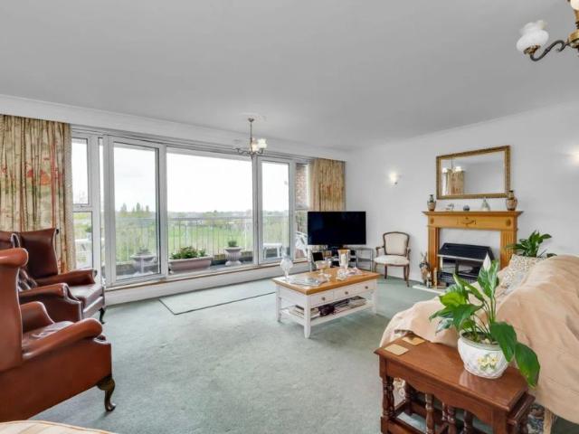 Oatlands Drive, Weybridge, KT13