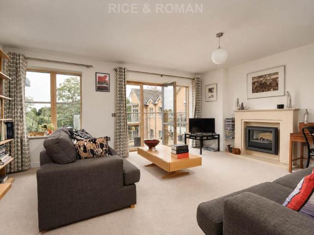 Oatlands Drive, Weybridge KT13 1 bed retirement property to rent £1,600 pcm £369 pw