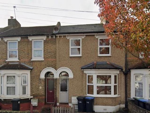 Oatlands Road, Enfield EN3 3 bed semi detached house to rent £2,600 pcm £600 pw