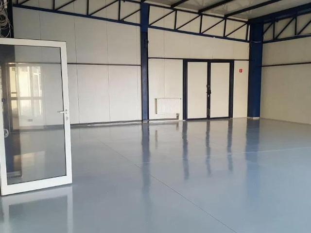 Hale i magazyny z biurami, plac 400m2, rozbudowa
