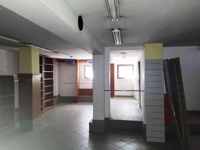 Lokal handlowy 74 m2 w centrum Obornik, wysoki 3,2 m