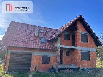 Dom w Obornikach Śląskich z dużą działką i wysokiej jakości materiałami