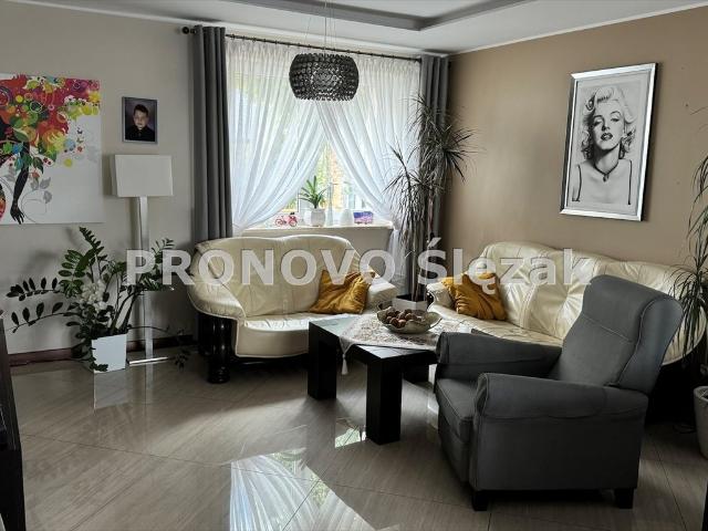 Zapraszam do obejrzenia przestronnego domu 280 m² z garażem i ogrodem