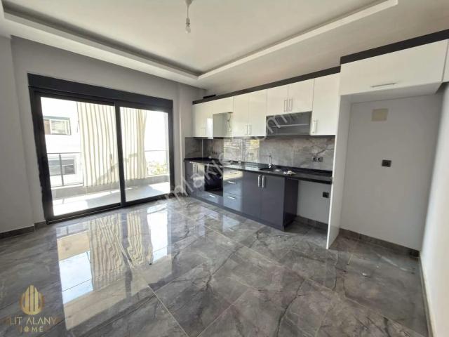 Oba Çıplaklı Da Kiralık 2+1 Ayrı Mutfak Daire