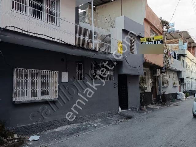 Obalar Cad. Salı Pazarı Civarı 2+1 Şeklinde Komple Satılık Müsta