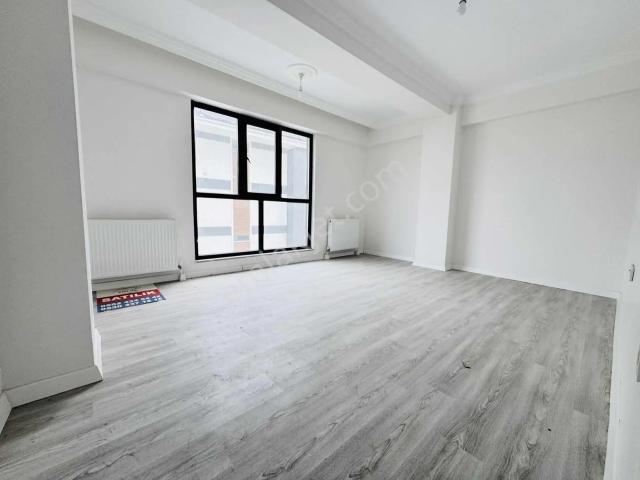 Çobançeşme Mh De Satılık Uyguna 1+1 Ayrı Mutfaklı