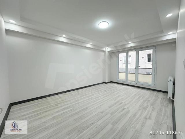 ÇOBANÇEŞMEDE ÇİFT SOKAĞA CEPHE SIFIR SATILIK 2+1 DAİRE