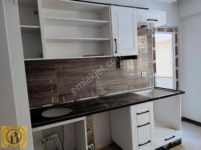 Çobançeşme'de Sıfır, Balkonlu 2+1 Giriş Kat Daire