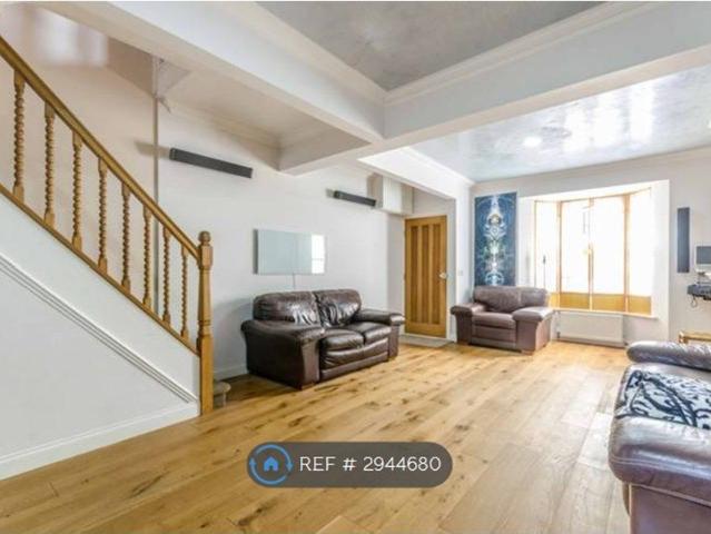 Oban Street, London E14, 3 bed terraced house to rent, £2,850 pcm | PrimeLocation