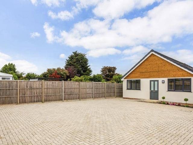Obelisk Close, Southampton, SO45 3 bed bungalow to rent £1,900 pcm £438 pw