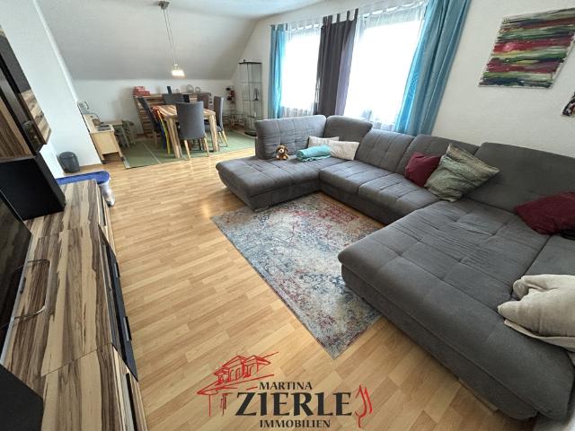 Oben ist es am Schönsten, 3,5 Zimmer DG Wohnung mit eigener Terrasse und vorhandener EBK!