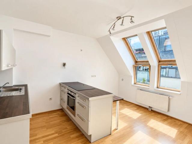 Oben wohnen. Mittendrin leben. – Dachgeschosscharme im Herzen von Perchtoldsdorf | ZELLMANN IMMOBILIEN
