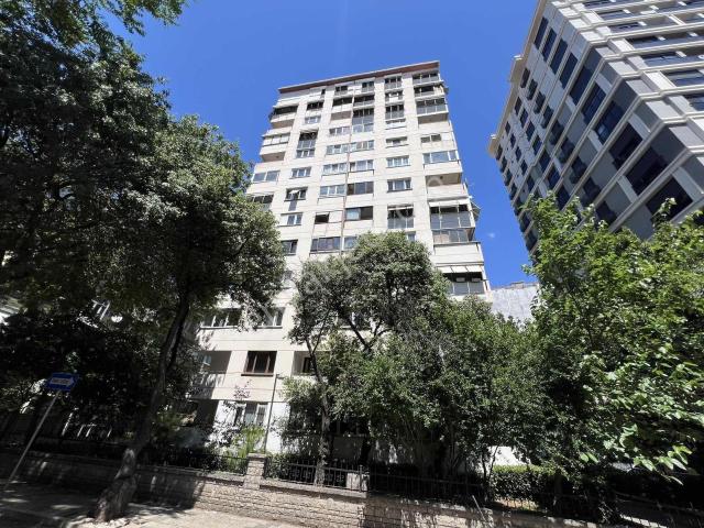 Oben'den Deniz Manzaralı Caddeye Ve Marmaraya Yakın 3+1 110m²net