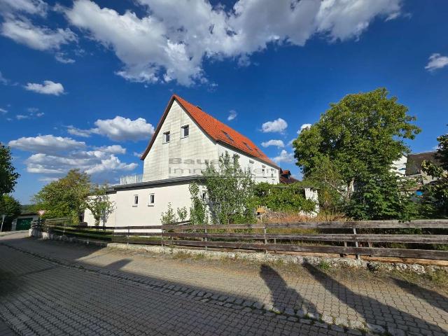 Obergeschosswohnung mit großer Dachterrasse in Böhmfeld zu vermieten