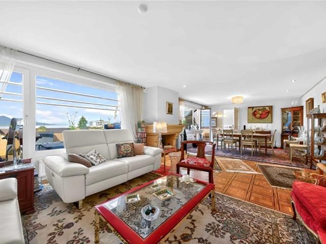Obergeschoss – 6 Zimmer mit privatem Aufzug und großer Terrasse