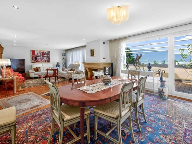 Obergeschoss – 6 Zimmer mit privatem Aufzug und großer Terrasse