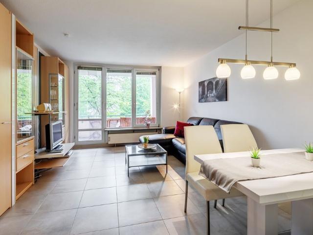 Oberföhring: Furnished family apartment in good location