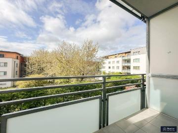 OBERLAA CHARMANTE 3 ZIMMER WOHNUNG MIT LOGGIA IN TRAUMHAFTER GRÜNLAGE TOP ANBINDUNG IN DIE WIENER INNENSTADT