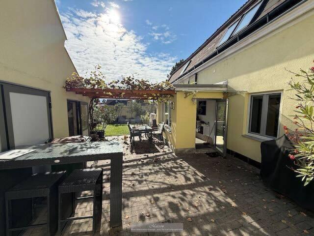OBERLAA RENOVIERTER ALTBAU EINFAMILIENHAUS MIT UNEINSICHTIGEN GARTEN UND STELLPLATZ