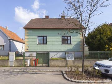 Oberlaaerstraße renovierungsbedürftiges Einfamilienhaus mit Garage