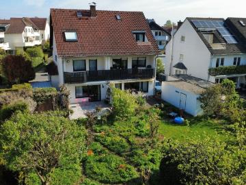 Oberursel Bommersheim: Doppelhaushälfte mit großzügigem Grundstück!
