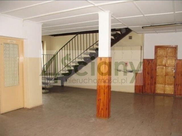 Obiekt handlowo usługowy 1200 m2 z halami i placem