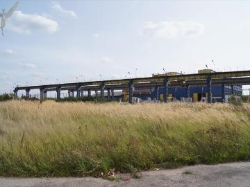 Obiekt przemysłowy 9 400 m² z magazynami i biurami