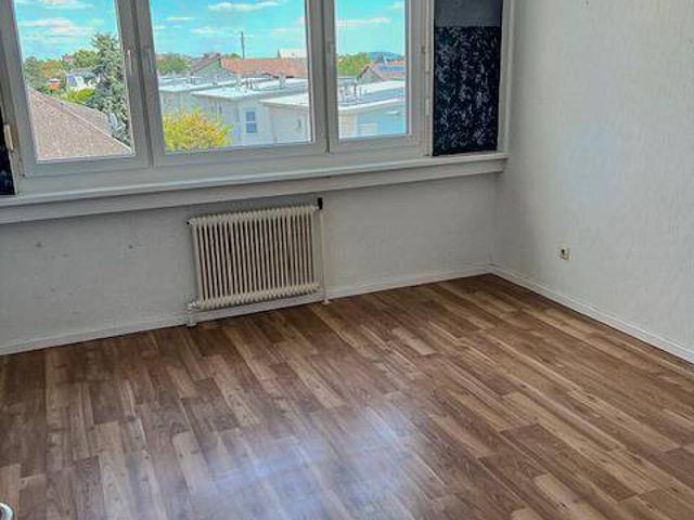 Obj.Nr. 8025. Gepflegte 3 Zimmer Mietwohnung mit verglaster Loggia in Gänserndorf Stadt