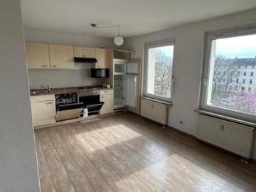 Objekt Nr.: 3225 Schöne bezugsfreie1 bis 2 Zimmer ETW mit Wanne, EBK und Abstellraum im DG in Plauen