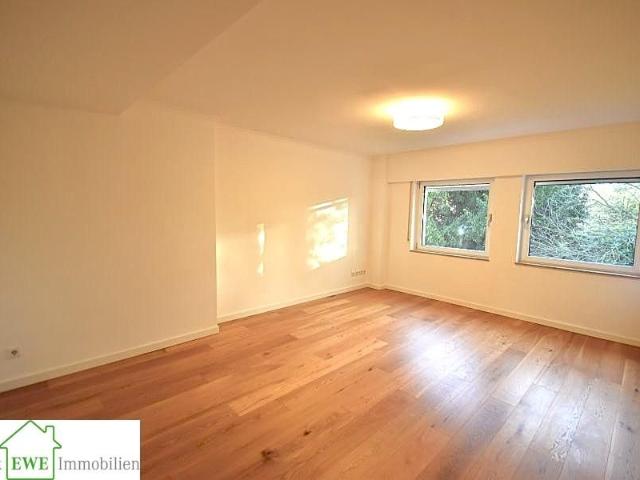 Objekt Nr. 443_2, 40593 Düsseldorf Urdenbach Top Maisonette Wohnung mit Balkon