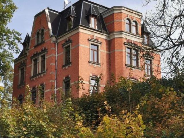 Objekt Nr.: 5724 Stilvolle freistehende Villa mit großem Grundstück und traumhafter Lage wartet auf Liebhaber zur Sanierung inkl. Projektplanung in Oelsnitz