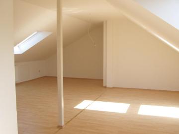 ObjNr:16134 Traumwohnung in einem Dreifamilienhaus mit einem Tageslichtbad und Stellplatz