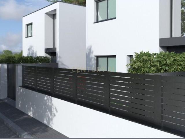 OBRA NUEVA EN PARETS DEL VALLÈS | 4 HABITACIONES, PATIO PRIVADO Y GARAJE