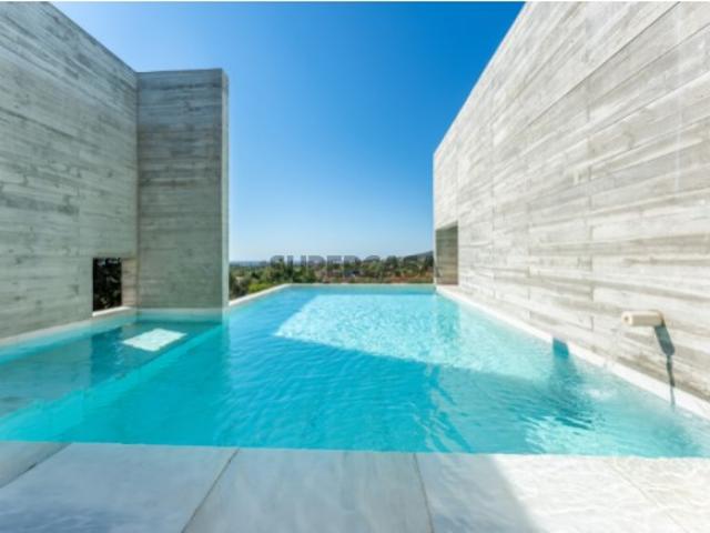 Obra prima arquitetônica em Santa Bárbara de Nexe