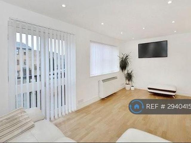 Observatory Mews, London, E14 2 bed flat to rent £2,250 pcm £519 pw