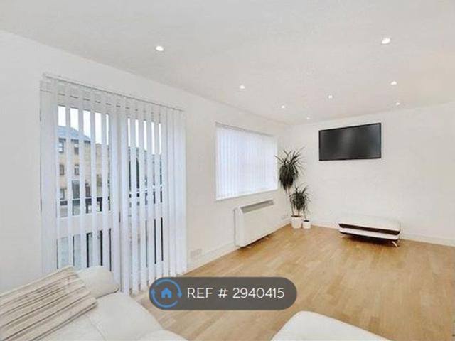 Observatory Mews, London E14, 2 bed flat to rent, £2,250 pcm | PrimeLocation