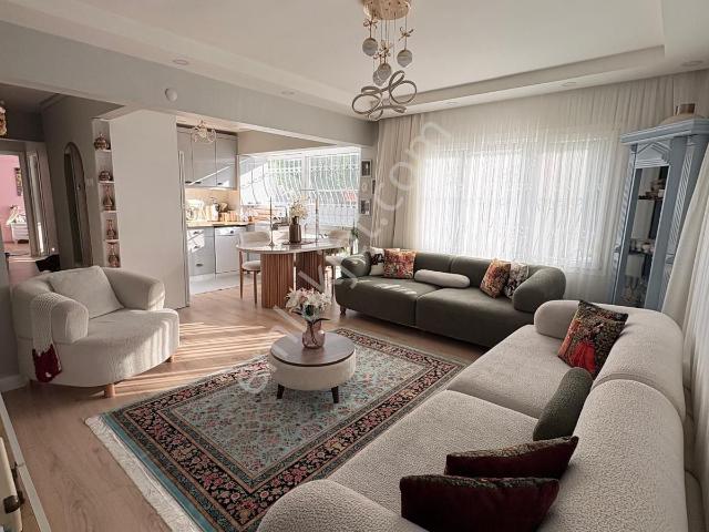 Ogün'den Güzelyalı Merkezde Park Cepheli Köşe Full Yapılı Satılık Y.giriş Daire