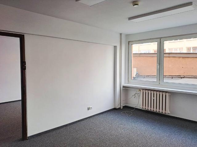 Przestronne biuro 376 m² z parkingiem i klimatyzacją