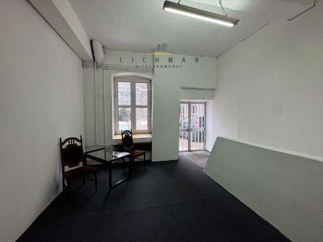 Przestronny lokal usługowy 162 m² w centrum Łodzi z dużym potencjałem