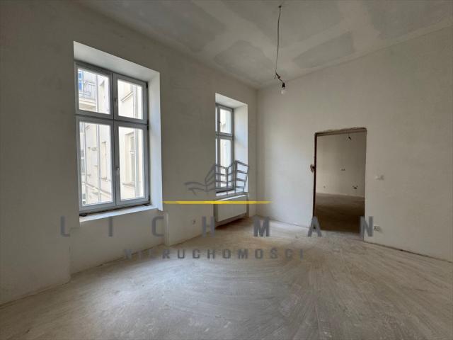 Do sprzedania przestronny apartament 49,82 m² w odrestaurowanej kamiennicy